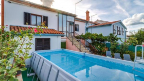 Apartment Sankovic mit einem privaten Pool